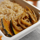 【冷え解消のために開発】レンズ豆と8種のスパイスを使った腸活ダルカレー弁当 - Grino